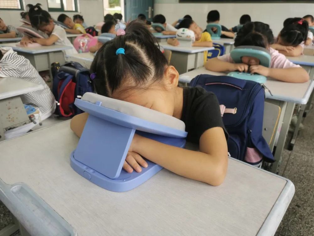 落实睡眠令这些学校增设午休课