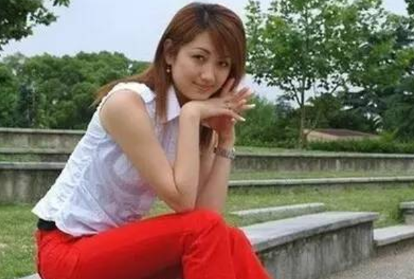 中国最有钱的80后富婆,一天收入7个亿,身价是刘强东的