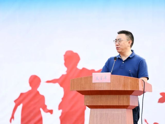 南山中学校长徐勇为平武中学南山清北班授牌