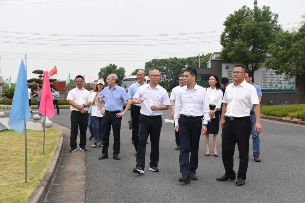 浙江省教育厅副厅长陈峰一行到兰溪调研并慰问教师