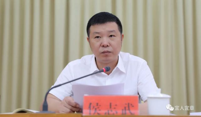 县委副书记,代县长邓生华主持会议.县委书记张润槐参加会议并讲话.