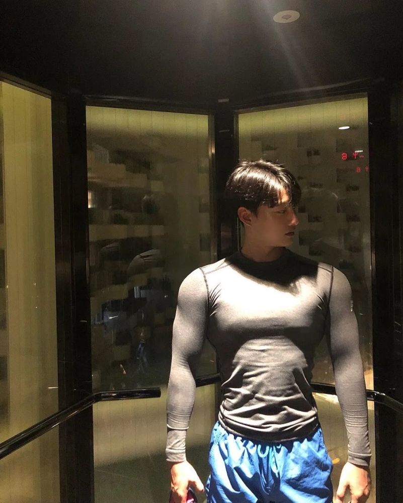 im coming!健气英俊公狗腰,倒三角实力惊人