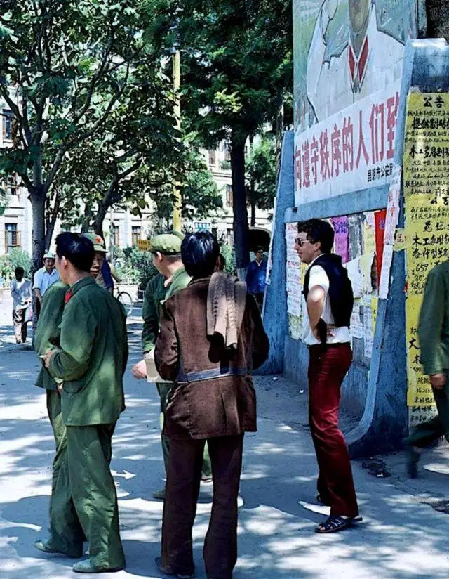 1984年云南"昆明"老照片,看下这些"街头景象"你认得不