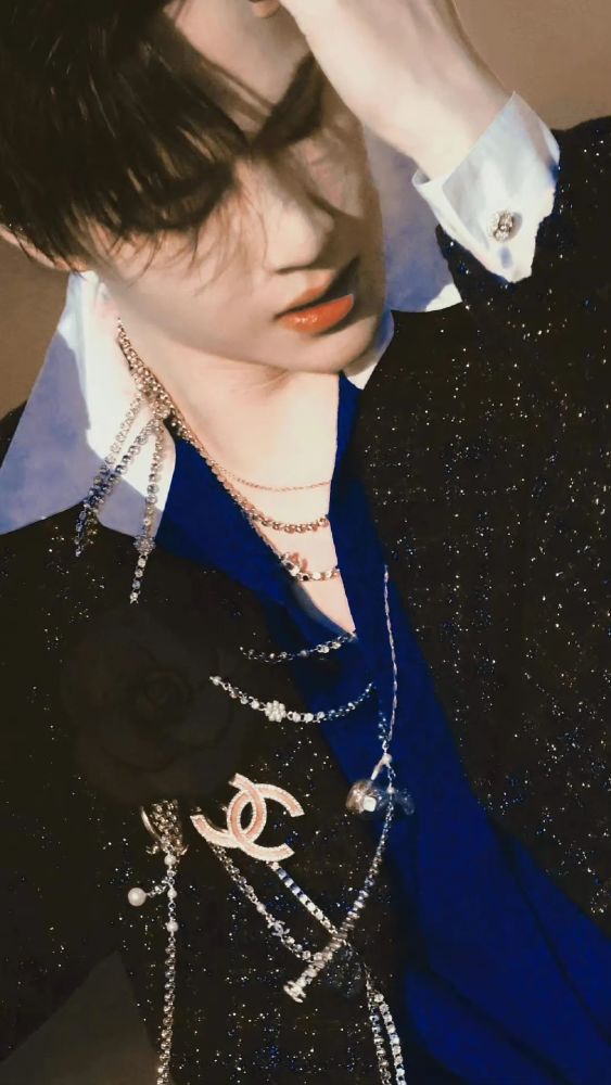 王一博の壁纸今日宜收集快乐