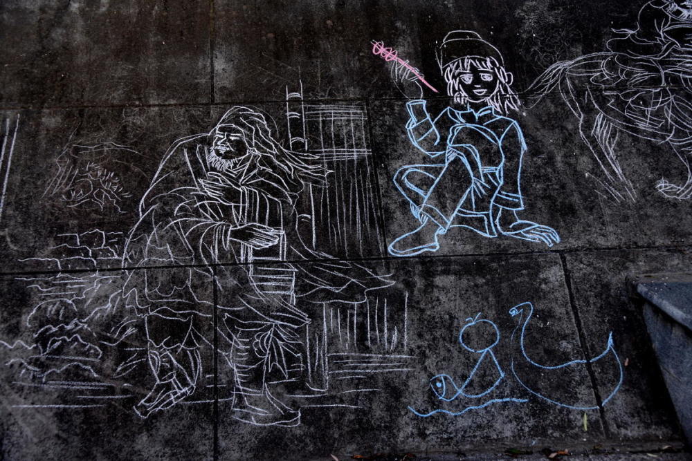 谁画的浐河岸边美丽粉笔画?【严建设】