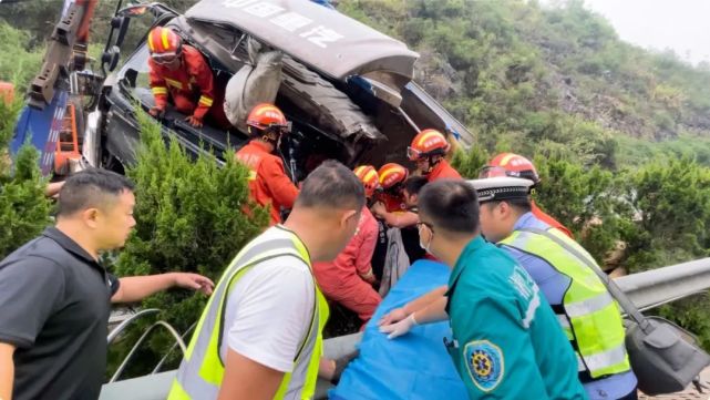 永顺县张花高速段发生一起交通事故