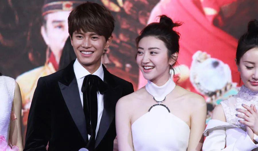 曾当众亲吻景甜演戏大火却宣布隐婚任嘉伦坎坷走红路