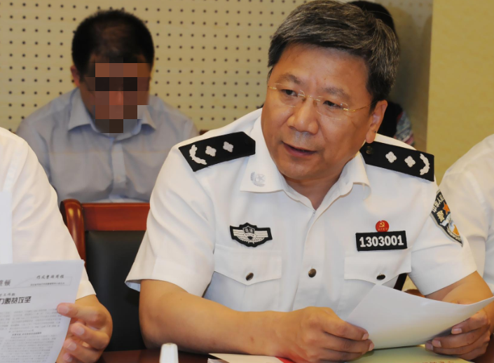 河北一监狱长主动投案