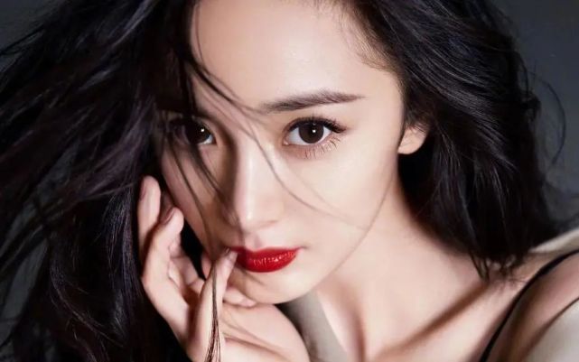 眼睛自带灵气,只服这10位女星,不仅明亮动人,还自带美瞳滤镜