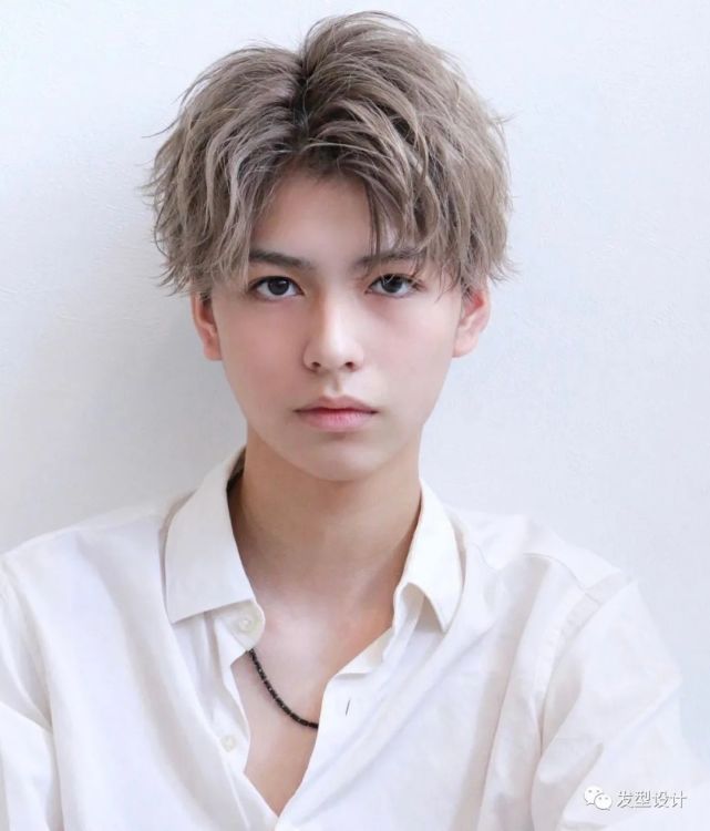 日系少年感男生发型.