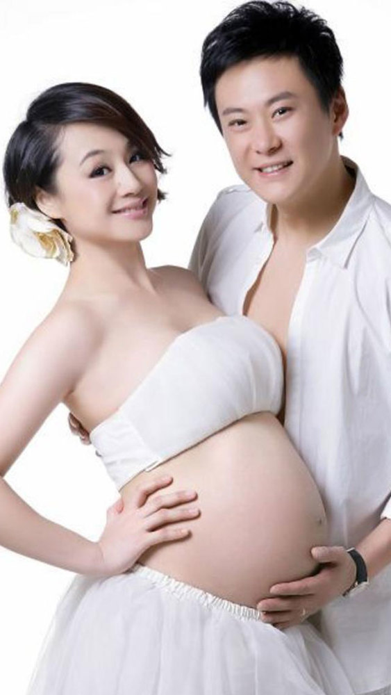 曹颖生二胎了吗?曹颖罕见晒全家福辟谣,10岁儿子已最帅童星