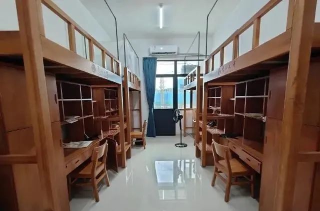 西南财经大学▲郑州大学也有一些豪华的研究生宿舍,比如说:豪华型