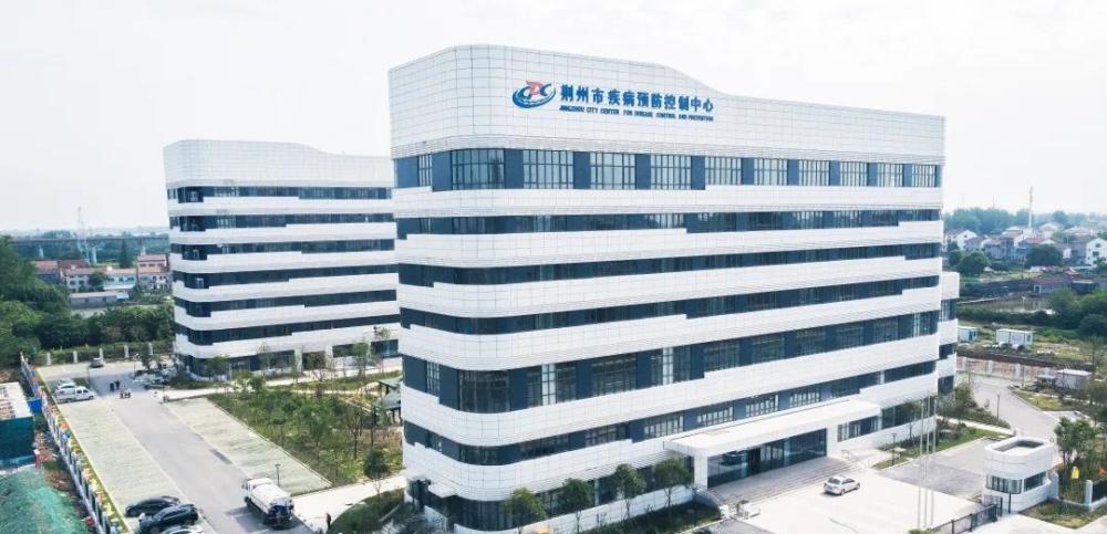荆州公共卫生中心,总床位数2000张,按三甲标准建设,建成后将由荆州市