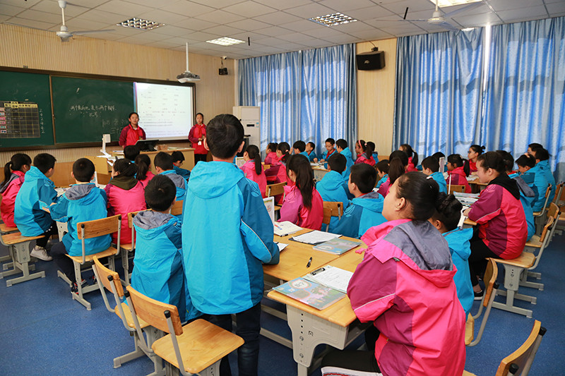 小组合作学习为核心的课堂转型中,很多教师对课堂上如何操作存在疑虑