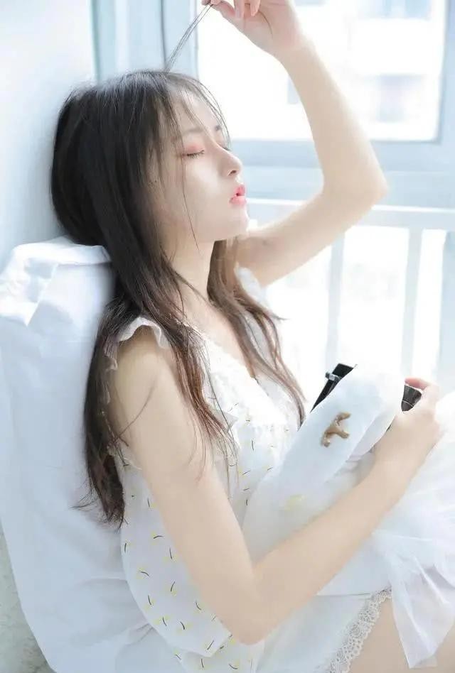高清美女桌面锁屏壁纸