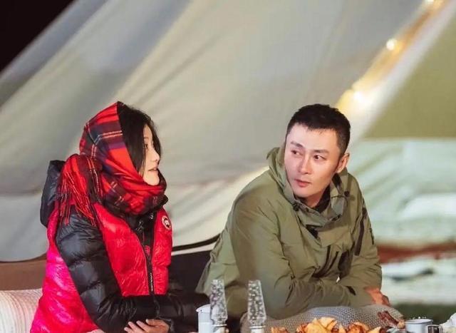 章贺也对郭柯宇称赞有加,是个好演员,温柔,生活习惯好,持家,乐于助人