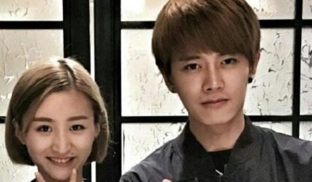 任嘉伦带老婆逛街却不下车,看清车内小动作懵了!已婚男人"通病"