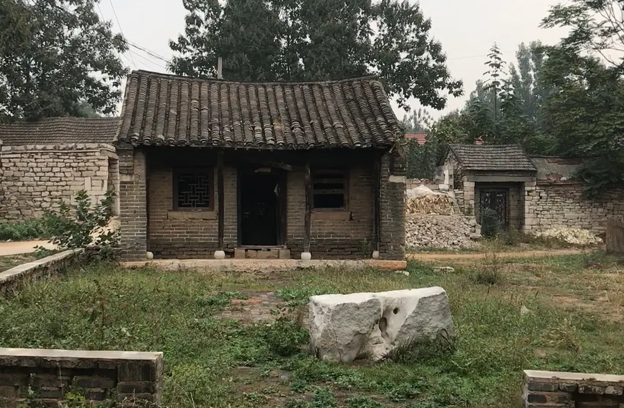 农村翻建老宅属于违建吗?分2种情况,非农户口和农村户口有区别