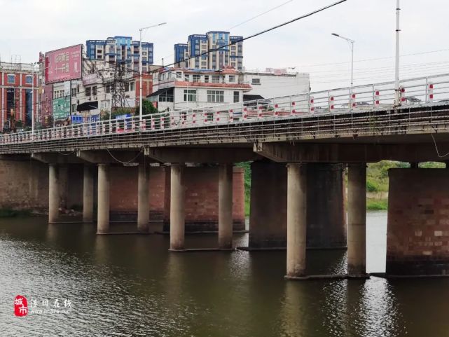 相信新潢桥拆除重建后可大大缓解潢川南北通行的交通压力,实现畅通