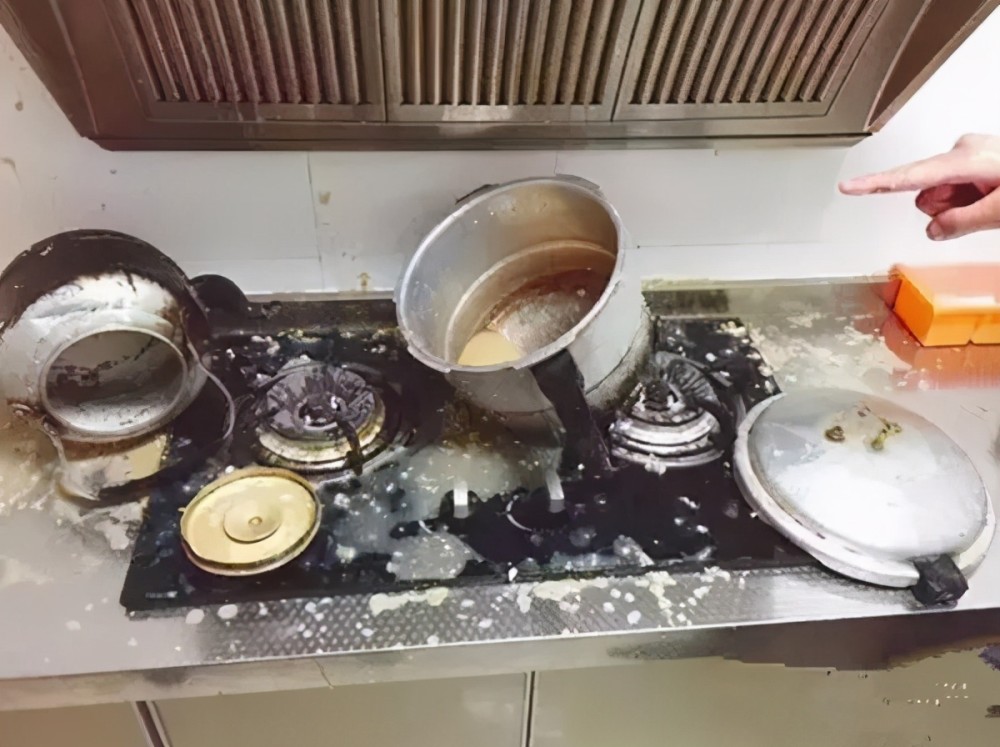 高压锅煮粽子,被炸进医院,网友:用这种锅太考验心理素质了