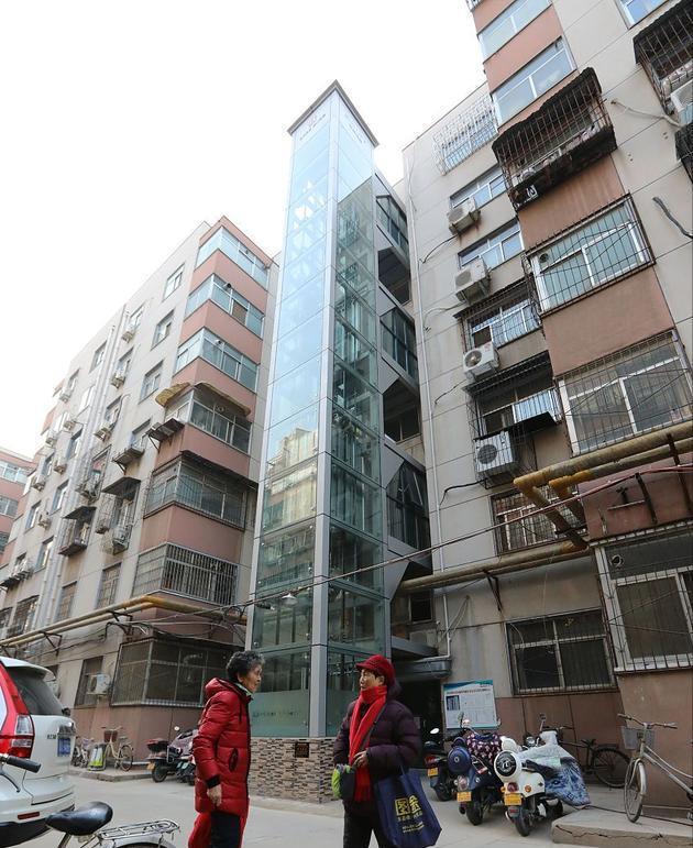 老楼加电梯,6楼表示后悔了:房子没升值,却换来一堆"新
