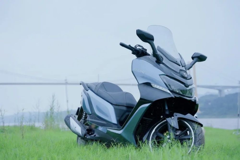 ct250踏板摩托车,ct250摩托车2021款 22500元起,赛科龙平踏板rt3c上市,光阳ct250迎来最硬对手
