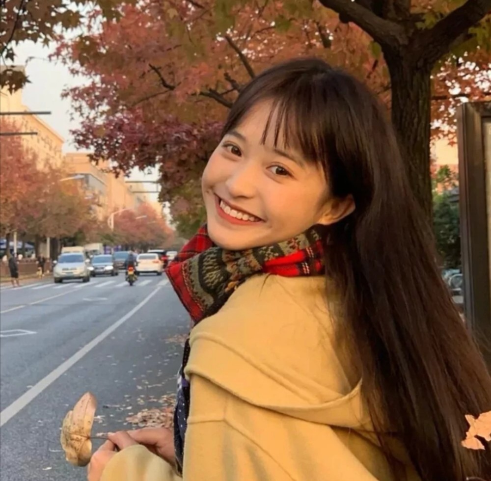 笑起来甜甜的女生头像