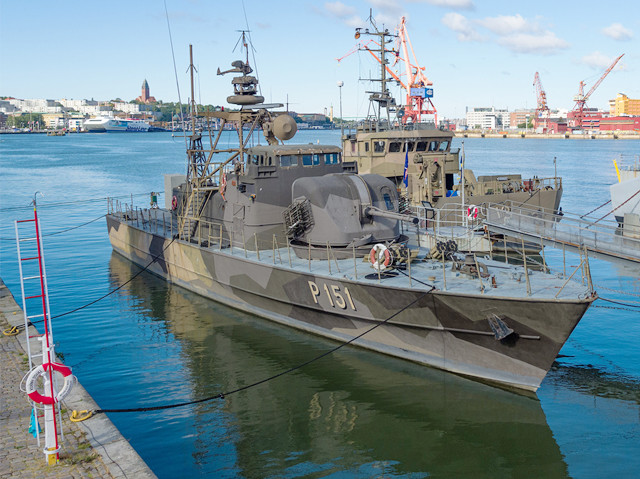 瑞典hugins级导弹巡逻艇,炮塔有点大,导弹有点小