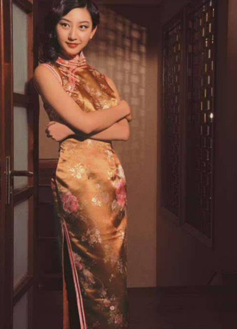 邱淑贞女儿身材遗传她妈,穿旗袍曲线迷人,不愧被称为最美星二代