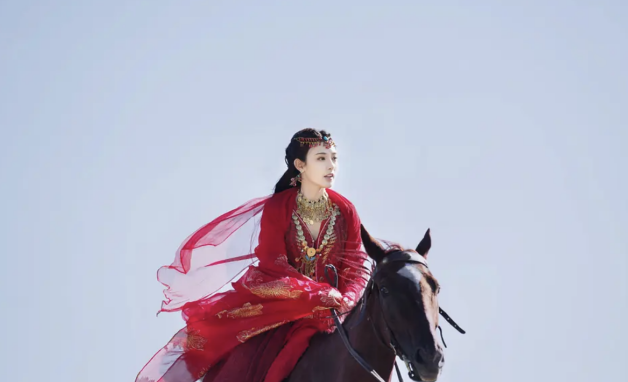 东宫后彭小苒又一古装大作剧照很美搭档男主也是男神级别