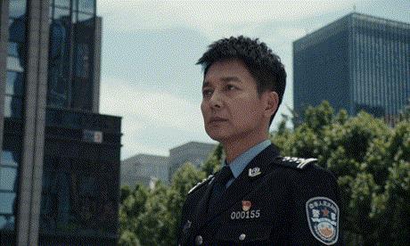 《扫黑风暴》后还有何人不识刘奕君?这个刑警太帅了,眼神都有戏