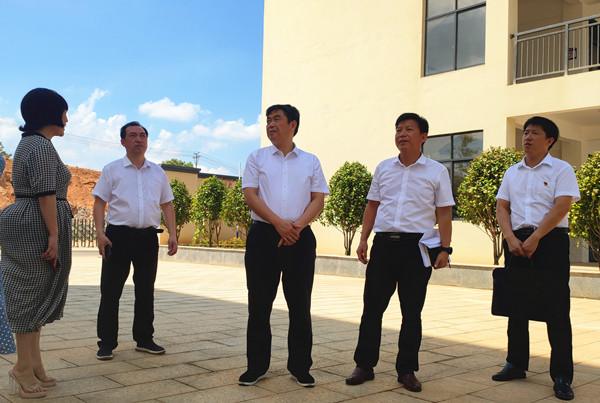 【永州】道县:县委书记调研新学期开学工作