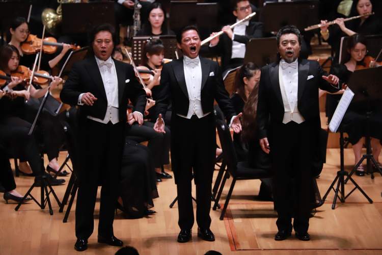 9月9日晚的"讴歌百年辉煌—中国三大男高音与上海爱乐乐团音乐会"上