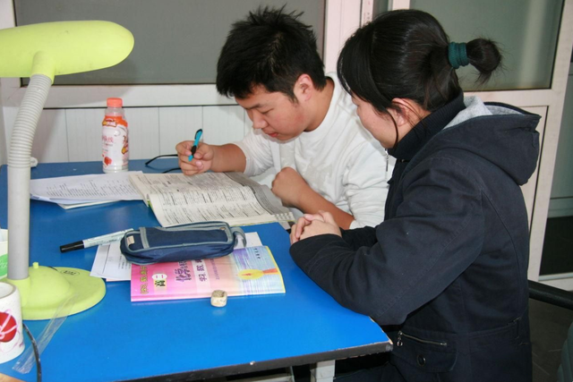 长沙一女大学生做家教半年,家长拒付全额工资,理由真哭笑不得