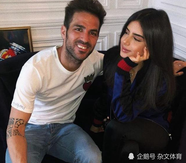 法布雷加斯有5个孩子!和大女儿只差12岁,妻子兼具颜值