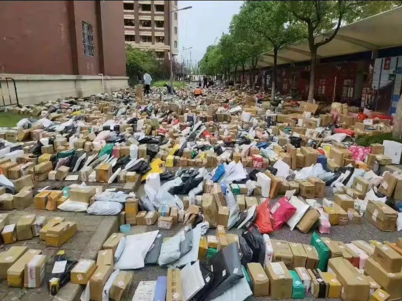这届新生的购买力有多强包裹直接封路校园学校成快递公司图文快递新生