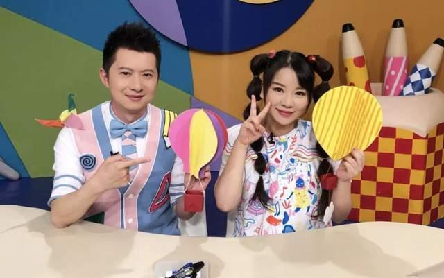 央视主持红果果庆结婚12年,3天前刚生二胎,一家四口同框显温馨