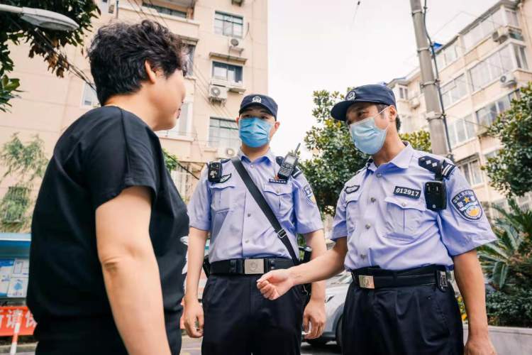派出所里的三对师徒:身体力行为新警扣好"第一粒纽扣"