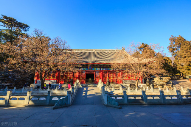 例如洪光寺,翠微亭,知松园,琉璃塔等古建筑,也是非常值得一看的.