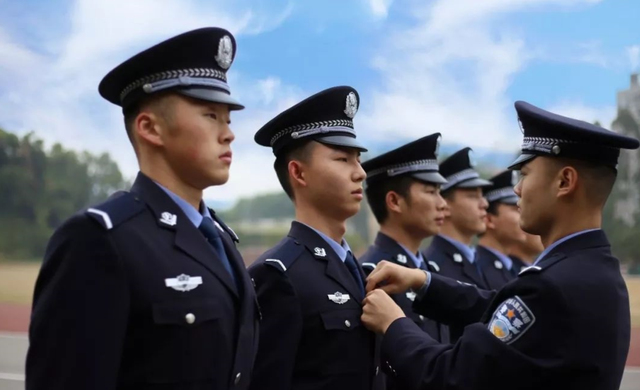 辅警和协警虽一字之差,薪资待遇却相差很大,学生们可