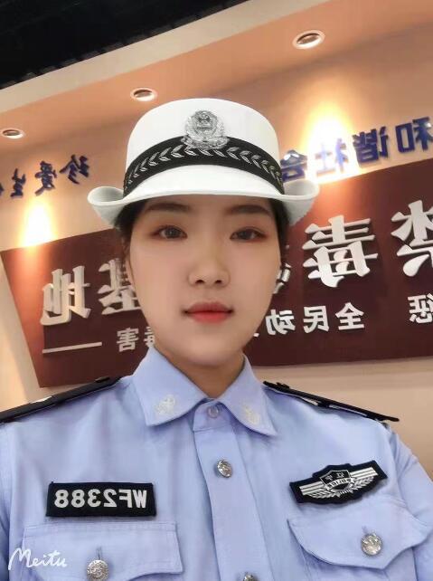 惯偷盗贼行窃时,遇到了当过健身教练的女辅警