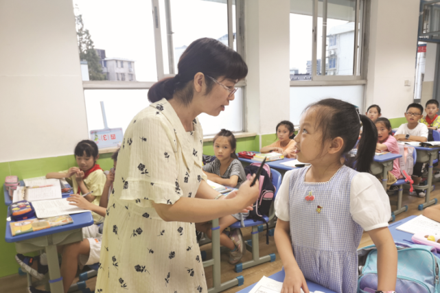 今天,来听听沈家门小学,定海小学两位教师的故事