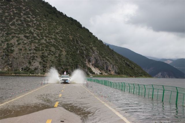 香格里拉水上公路再现电视剧司藤曾在此取景