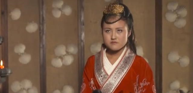 她是西晋时期晋惠帝司马衷的皇后,贾充的女儿.