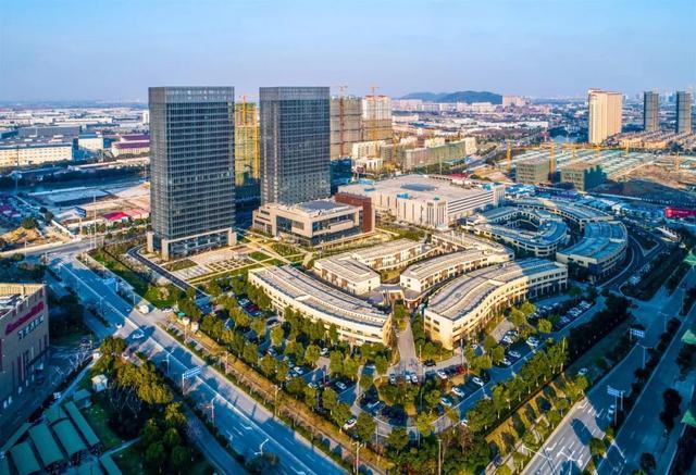 这一点是避免不了的,曾经的锡山就是无锡县,曾经神一般的存在,后来在