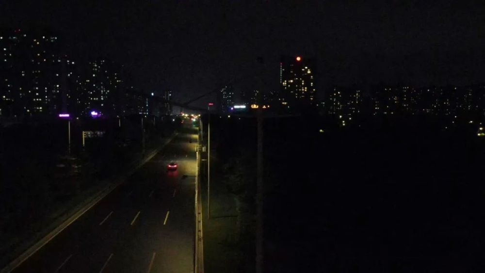 夜景灯光"大幅缩水",城区路灯深夜"亮一灭一",究竟发生了什么?