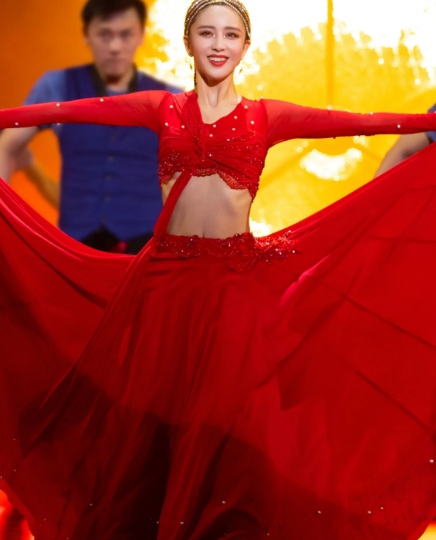在新疆的女演员中,还是佟丽娅的舞蹈更优雅,每个造型都超经典!