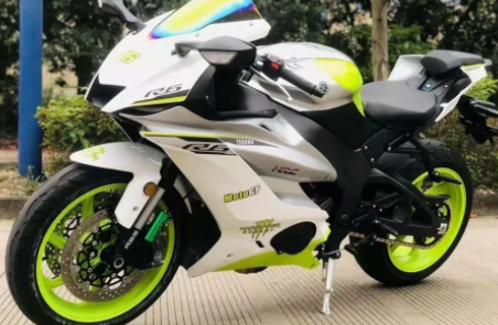 它曾推出过川崎zx-10r的500cc运动车型,但和这次的双缸r6相比,之前是