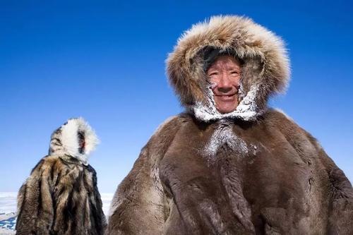 圈以内的广大地区则为一些不同的民族所占有,一般称之为北西伯利亚人