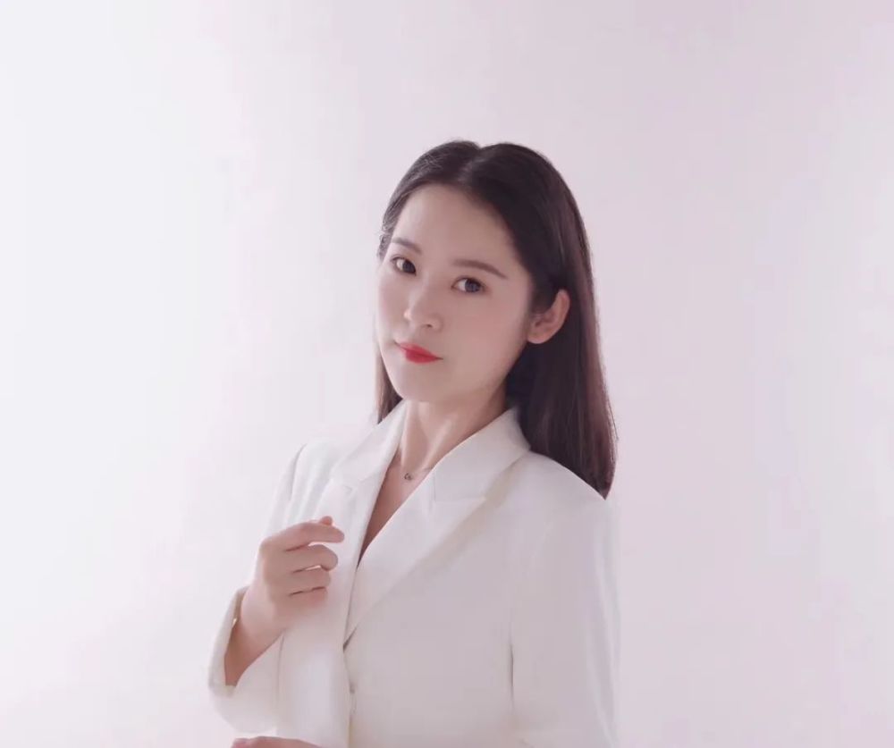 fm103.8主持人照片,fm88.7所有主持人照片 雨晖,吴川电视台新闻主播,fm103吴川电台《与你赏约》节目主持人.